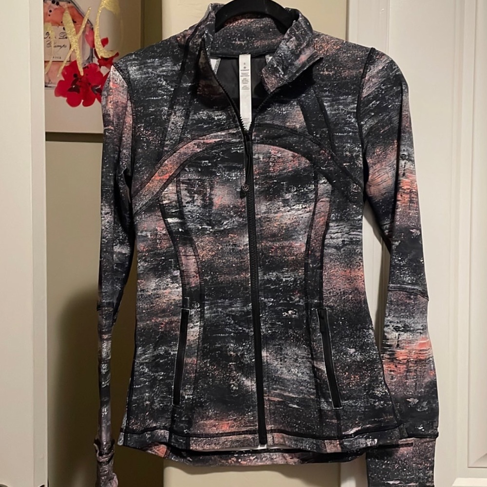 Lululemon jacket size 6